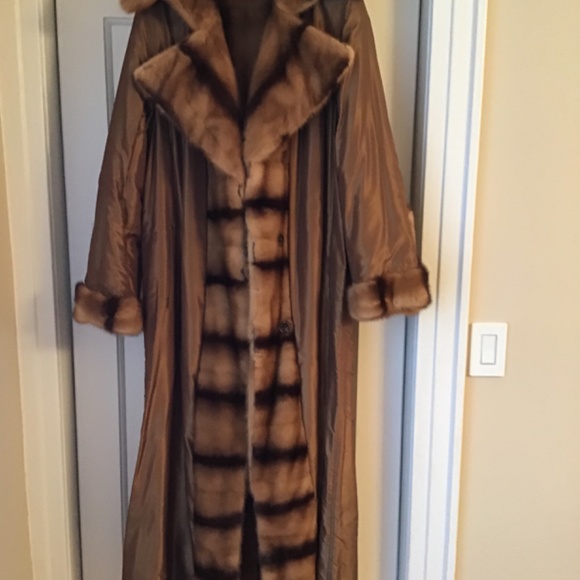 Fendi reversible mink coat with belt. - Picture 7 of 13